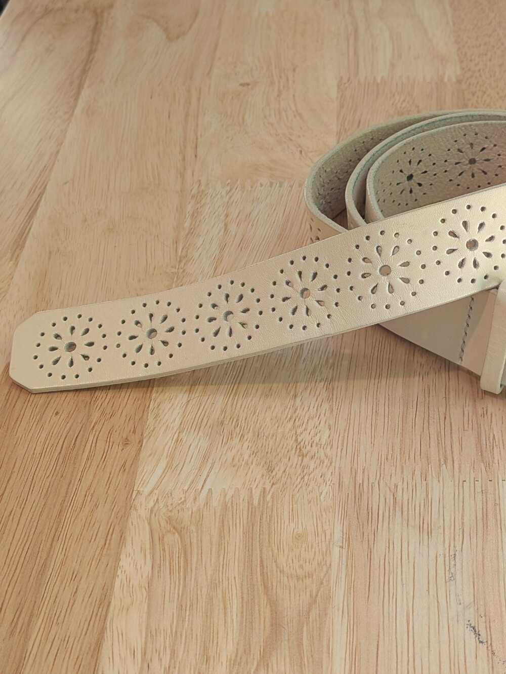 J.Crew Perforated Leather Belt Size M/L Cream Neutral Classic - Picture 4 of 4